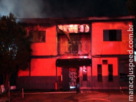Garotas de programa se revoltam e colocam fogo em boate Garotas de programa se revoltam e colocam fogo em boate