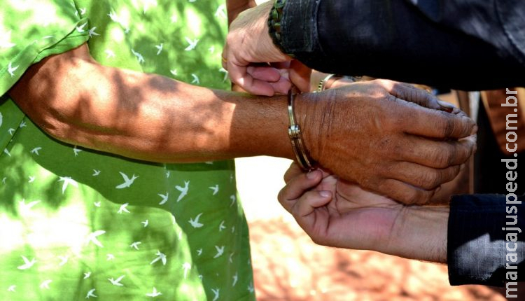 Homem abre cova no quintal e é preso ao ameaçar enterrar ex-mulher e a mãe dela Homem abre cova no quintal e é preso ao ameaçar enterrar ex-mulher e a mãe dela