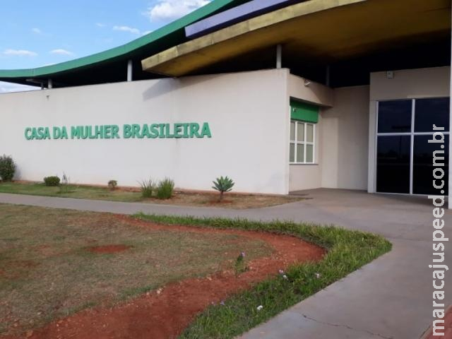 Homem é preso ao tentar filmar enteada de 17 anos no banho Homem é preso ao tentar filmar enteada de 17 anos no banho
