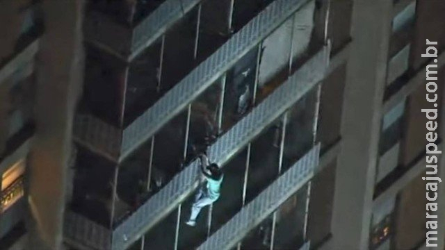 Homem escala 15 andares de prédio para 