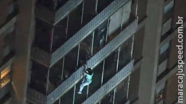 Homem escala 15 andares de prédio para Homem escala 15 andares de prédio para
