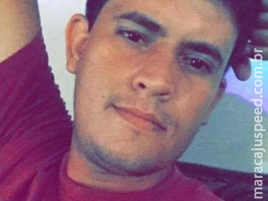 Homem evita atropelamento do pai, mas morre ao ser arrastado por carreta Homem evita atropelamento do pai, mas morre ao ser arrastado por carreta