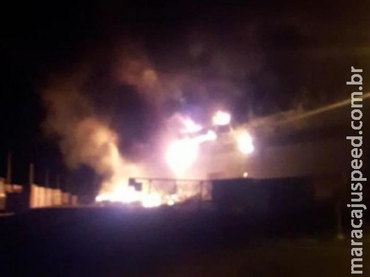 Incêndio destrói fábrica de construção civil de Aparecida do Taboado