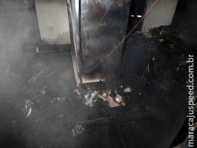 Incêndio em casa alugada destrói todos os cômodos no MS Incêndio em casa alugada destrói todos os cômodos no MS