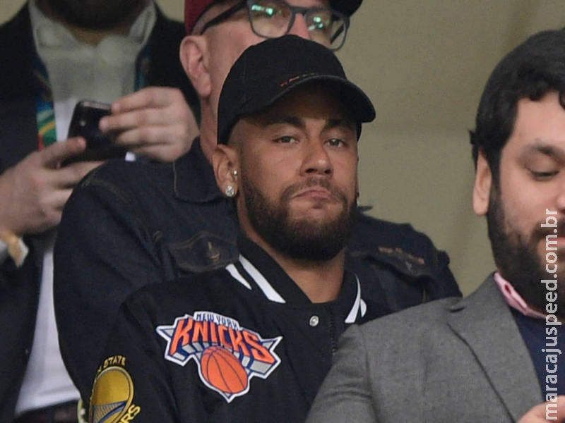 Jornal espanhol diz que Neymar está aflito por proposta do Barcelona Jornal espanhol diz que Neymar está aflito por proposta do Barcelona
