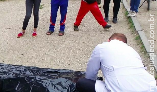 Mãe descobre que filho morreu via foto de grupo em WhatsApp Mãe descobre que filho morreu via foto de grupo em WhatsApp