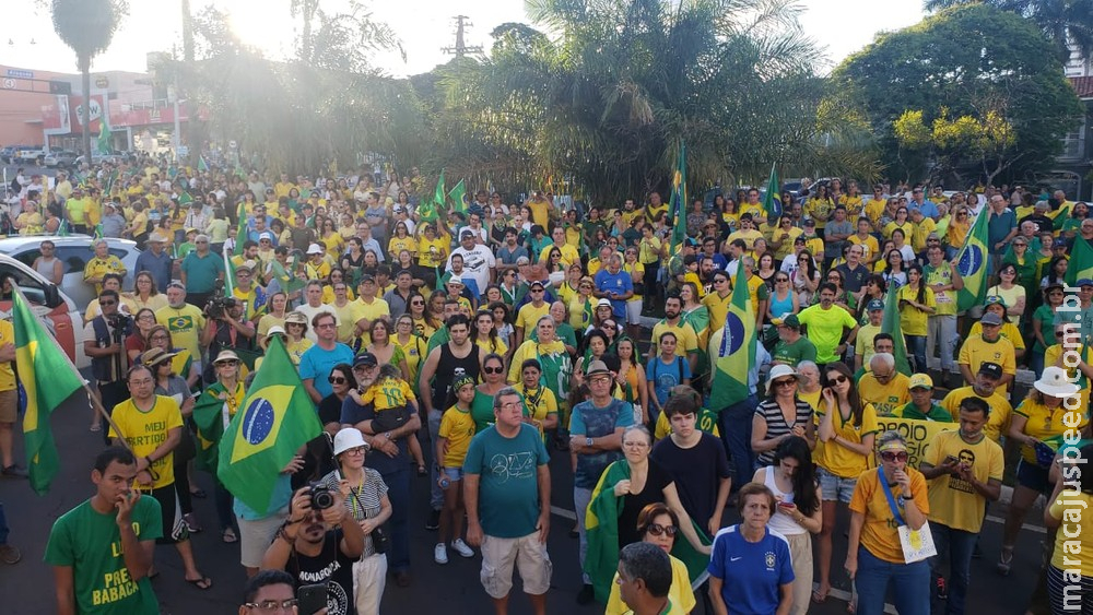 Manifestantes fazem ato em defesa ao governo Bolsonaro, Lava Jato e reforma da Previdência em MS Manifestantes fazem ato em defesa ao governo Bolsonaro, Lava Jato e reforma da Previdência em MS
