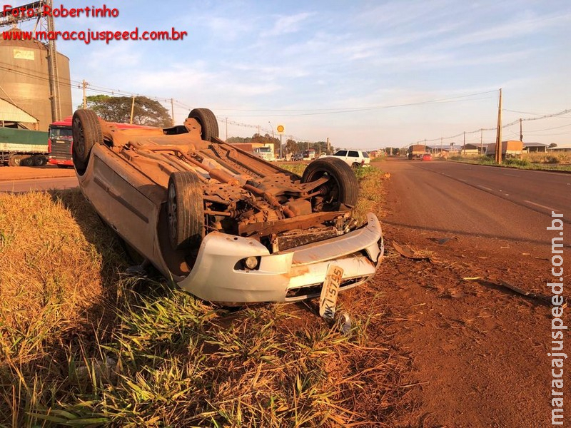 Maracaju: Condutor perde controle de direção e capota veículo