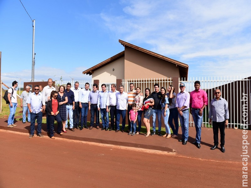 Maracaju: Família contemplada recebe a Casa do IPTU 2019