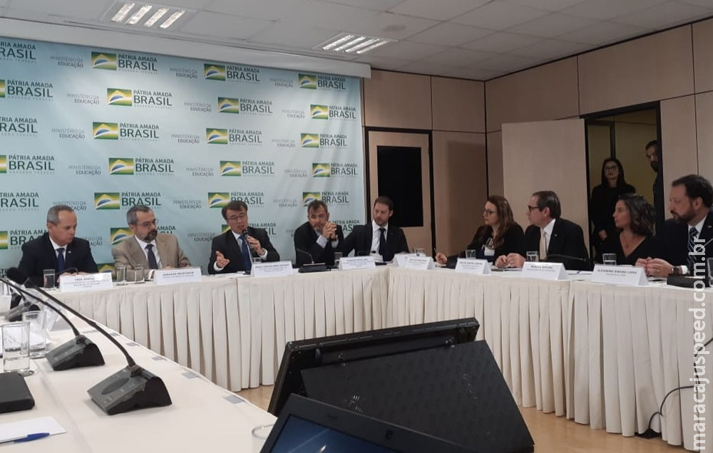MEC lança lista de compromissos para a educação básica; veja pontos MEC lança lista de compromissos para a educação básica; veja pontos