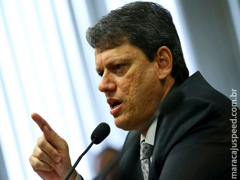 Ministro vai conversar com caminhoneiros para evitar paralisação Ministro vai conversar com caminhoneiros para evitar paralisação