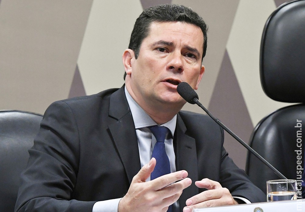 Moro deve ir à Câmara nesta terça-feira para explicar mensagens divulgadas por site Moro deve ir à Câmara nesta terça-feira para explicar mensagens divulgadas por site