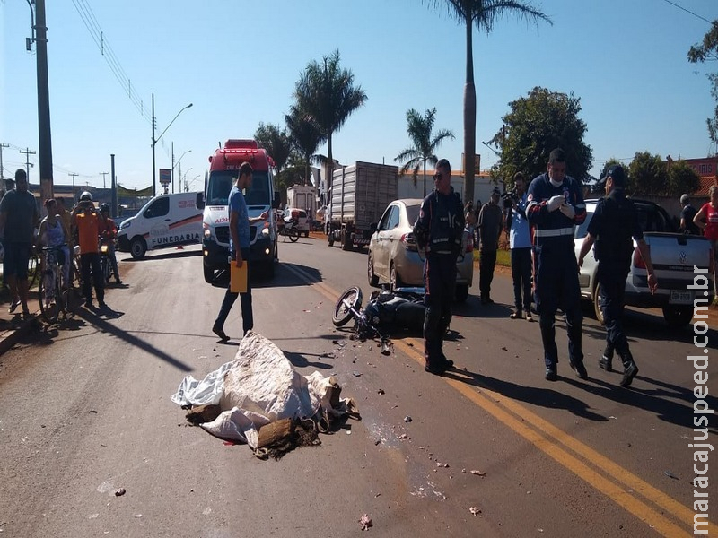 Motociclista morre esmagado por caminhão após cair da moto em Dourados Motociclista morre esmagado por caminhão após cair da moto em Dourados