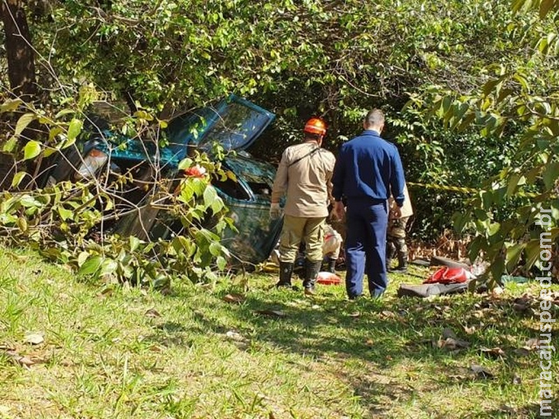 Motorista passa mal e veículo para à beira de córrego na Capital Motorista passa mal e veículo para à beira de córrego na Capital