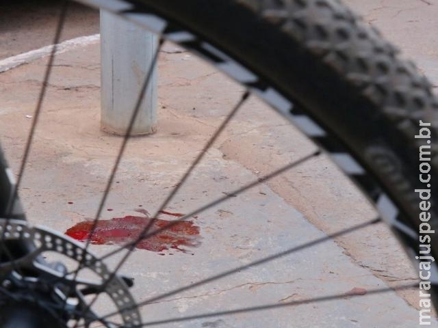 Motorista tenta fazer conversão e atropela ciclista Motorista tenta fazer conversão e atropela ciclista