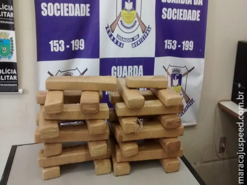 Mulher é flagrada com drogas pela Guarda Municipal Mulher é flagrada com drogas pela Guarda Municipal
