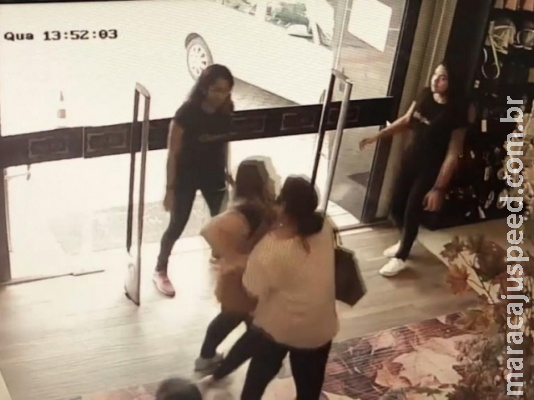 Mulher ganha tornozeleira eletrônica depois de ser flagrada furtando roupas