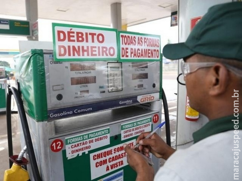 Petrobras baixa gasolina em R$ 0,03 e diesel em R$ 0,04
