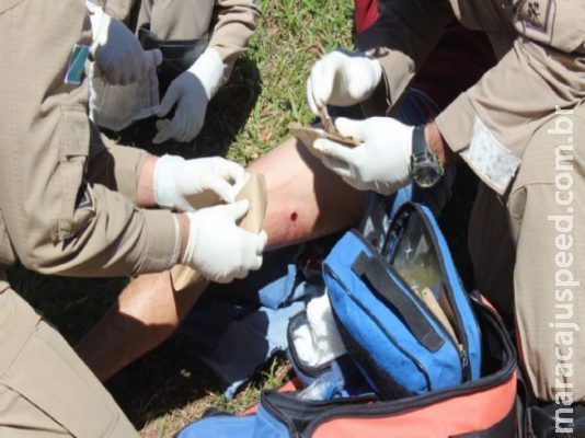 Piloto de moto é baleado na perna pela PM durante perseguição Piloto de moto é baleado na perna pela PM durante perseguição