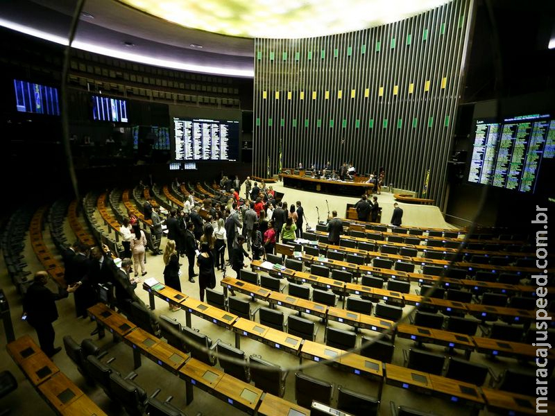 Plenário da Câmara começa a discutir reforma da Previdência Plenário da Câmara começa a discutir reforma da Previdência