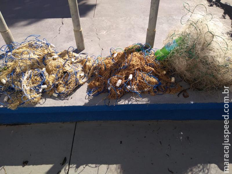 PMA apreende 1.800 metros de redes de pesca, liberta 15 kg de peixes e completa mais de 6 km de redes apreendidas neste ano PMA apreende 1.800 metros de redes de pesca, liberta 15 kg de peixes e completa mais de 6 km de redes apreendidas neste ano