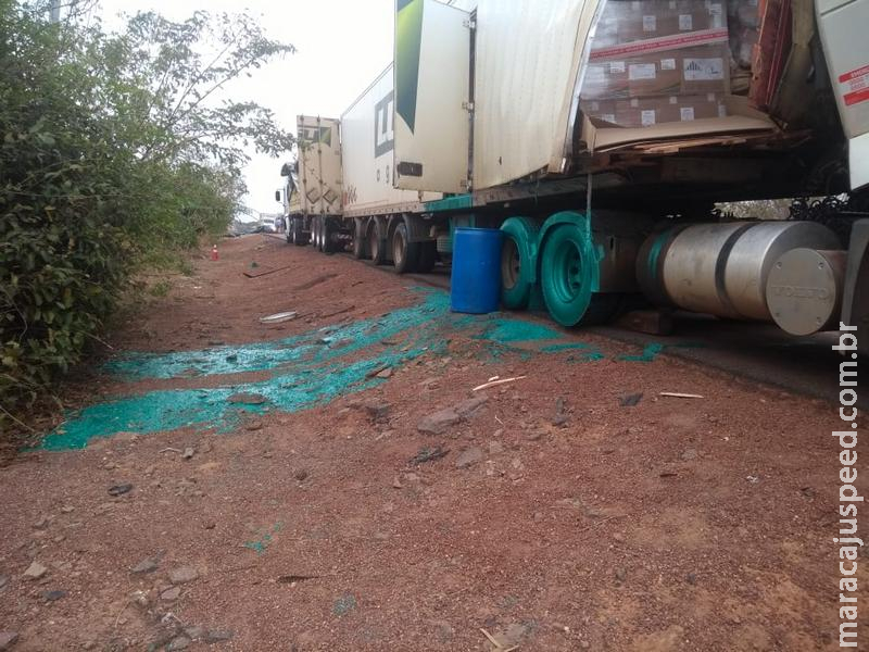 PMA autua empresa mato-grossense em R$ 25 mil por derramamento de agrotóxico e contaminação do solo à margem da BR 163 PMA autua empresa mato-grossense em R$ 25 mil por derramamento de agrotóxico e contaminação do solo à margem da BR 163