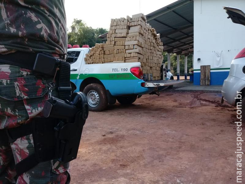 Polícia Militar Ambiental de Amambai prende traficante e apreende adolescente cuiabanos com 700 kg de maconha em veículo