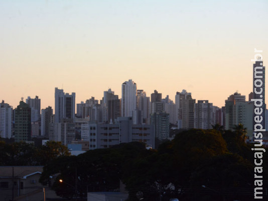 Quarta de calor de 32°C e baixa umidade do ar em MS