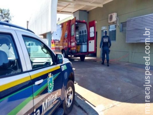 Rapaz é ferido a tiros em praça e suspeito preso pela polícia 