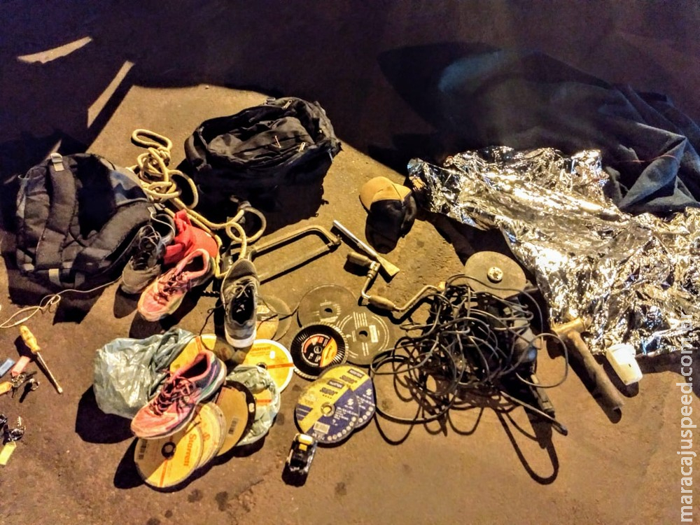 Rapaz é preso e adolescentes são apreendidos por tentativa de furto a banco em MS a mando de presidiário Rapaz é preso e adolescentes são apreendidos por tentativa de furto a banco em MS a mando de presidiário