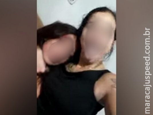 Suspeita de torturar adolescente é apreendida ao brigar com namorado