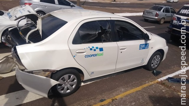Taxista de 63 anos quebra carro do ex-marido também taxista Taxista de 63 anos quebra carro do ex-marido também taxista