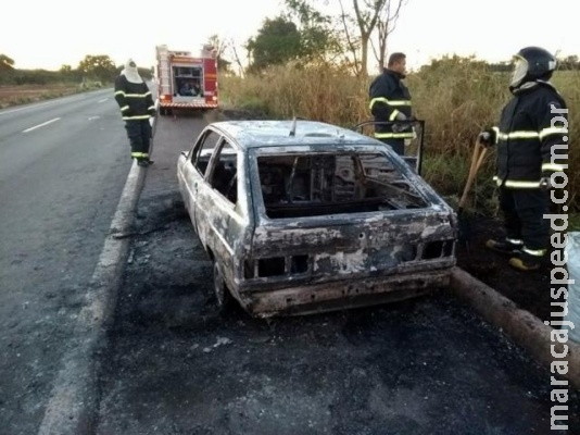 Veículo carregado com maconha é encontrado em chamas na BR-267