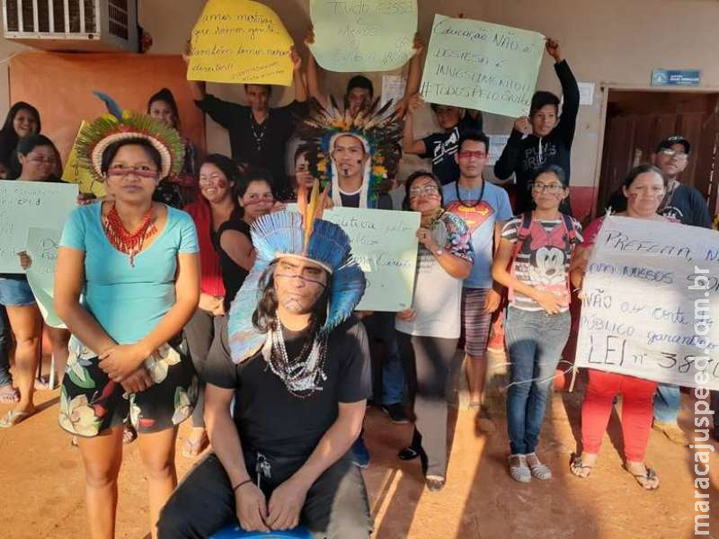 Acadêmicos indígenas reclamam falta de transporte e ameaçam fechar rodovia