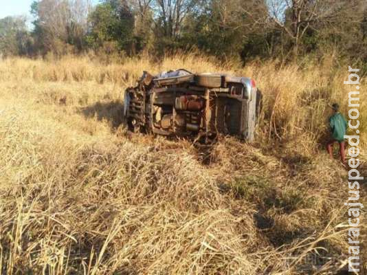 Acidente deixa homem morto e cinco pessoas feridas na BR-487 Acidente deixa homem morto e cinco pessoas feridas na BR-487
