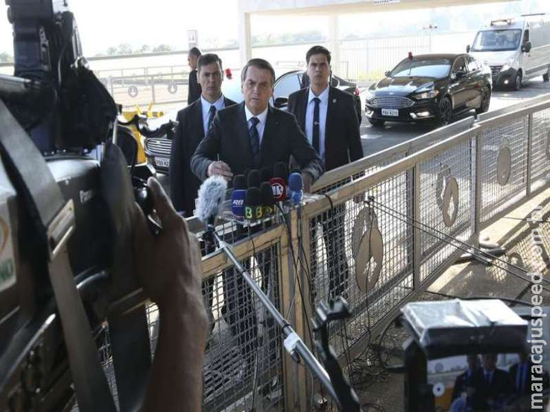Bolsonaro diz que vai ouvir Guedes sobre novo imposto Bolsonaro diz que vai ouvir Guedes sobre novo imposto