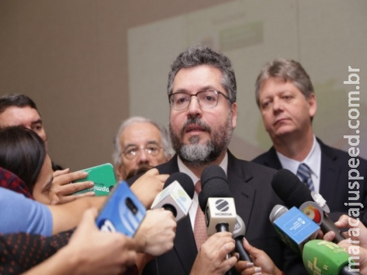 Campanha propaga "falsidades ambientais" sobre o Brasil, afirma Ministro Campanha propaga "falsidades ambientais" sobre o Brasil, afirma Ministro