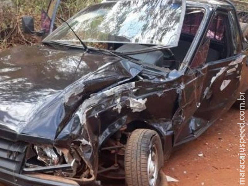 Colisão entre ônibus e picape deixa casal ferido em estrada vicinal Colisão entre ônibus e picape deixa casal ferido em estrada vicinal