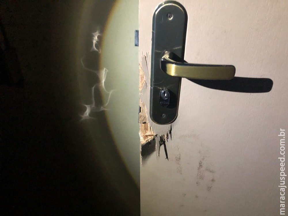 Criminosos entram em agência dos Correios por buraco de ar-condicionado e acabam presos em MS Criminosos entram em agência dos Correios por buraco de ar-condicionado e acabam presos em MS
