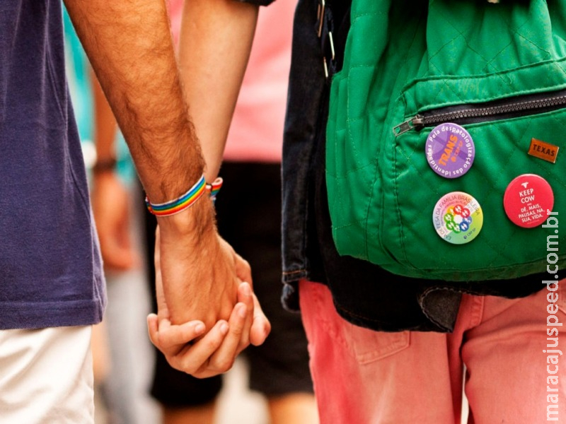 Discriminação aumenta risco de jovens LGBTI irem morar na rua, dizem relatores Discriminação aumenta risco de jovens LGBTI irem morar na rua, dizem relatores