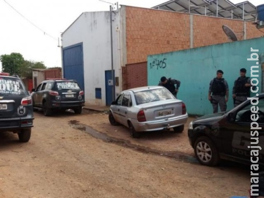 Dois são baleados durante troca de tiros em rua do Bairro Lageado