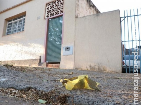 Homem de 43 anos é encontrado morto dentro de edícula incendiada