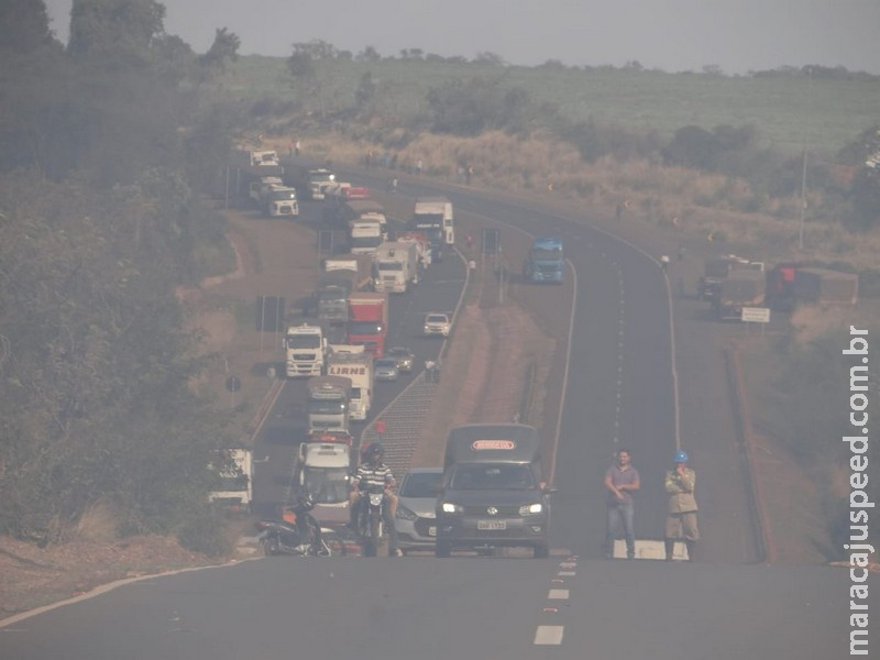 Incêndio em canavial fecha BR-163 em MS por 2 horas