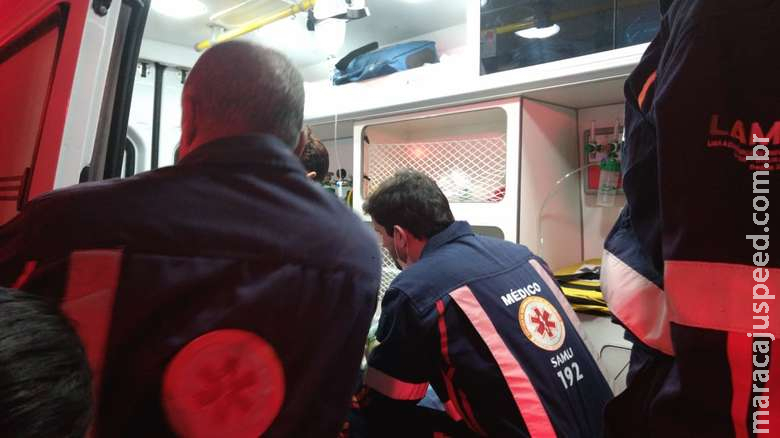 Jovem é baleado e pede ajuda em igreja Jovem é baleado e pede ajuda em igreja
