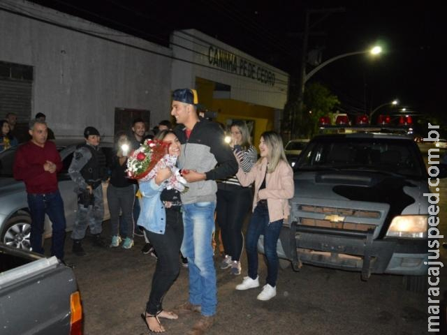 Jovem finge própria prisão por tráfico para pedir a mão de namorada