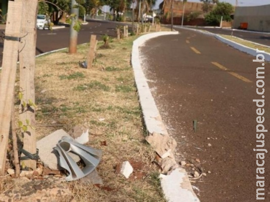 Jovem perde controle em curva, capota motocicleta e morre em avenida