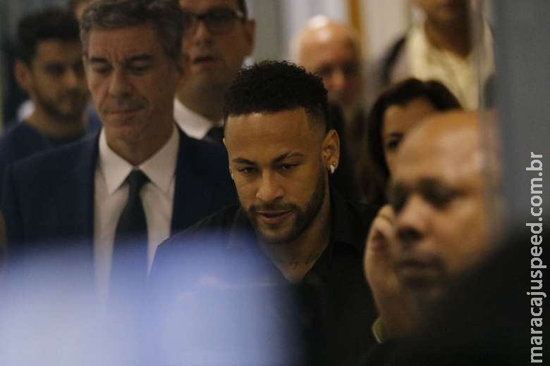 Justiça determina arquivamento de processo contra Neymar Justiça determina arquivamento de processo contra Neymar