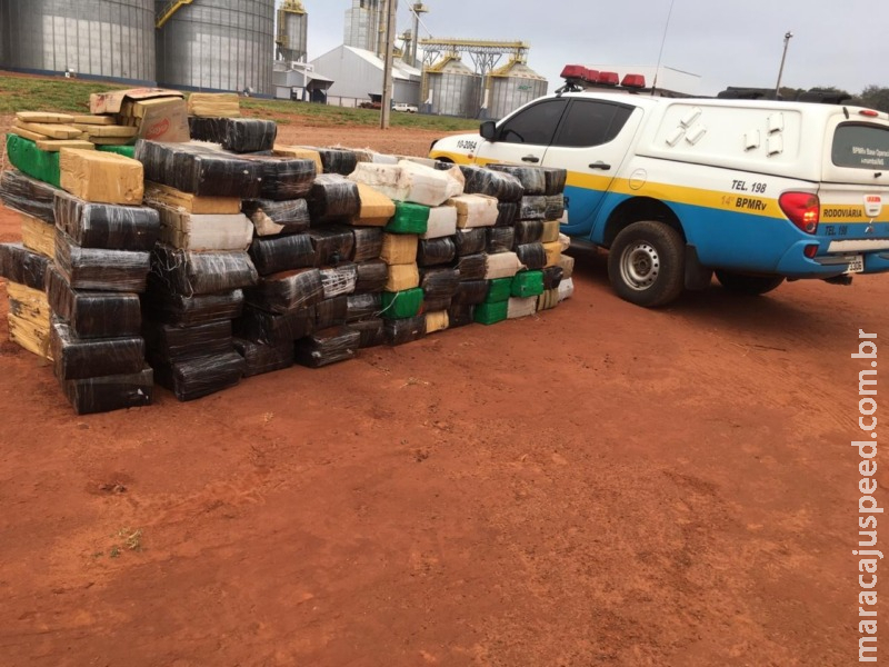 Mais de 2 toneladas de drogas é encontrada em caminhão com carga de ração Mais de 2 toneladas de drogas é encontrada em caminhão com carga de ração