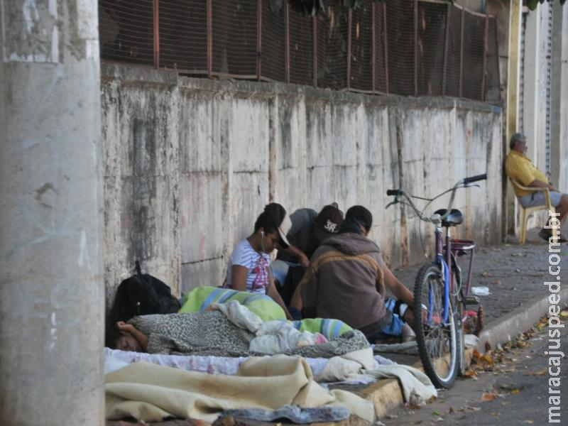 Menos de 24 horas depois, moradores de rua voltam à antiga rodoviária