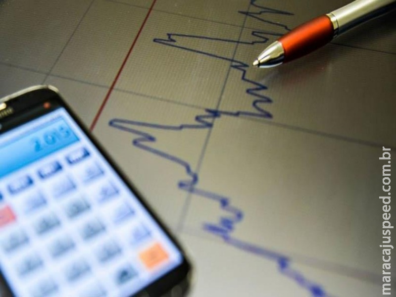 Mercado financeiro reduz previsão para déficit nas contas públicas Mercado financeiro reduz previsão para déficit nas contas públicas